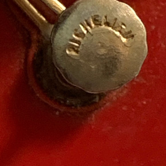 Vintage Richelieu cherry red Bakelite screw back earrings. - Picture 8 of 9